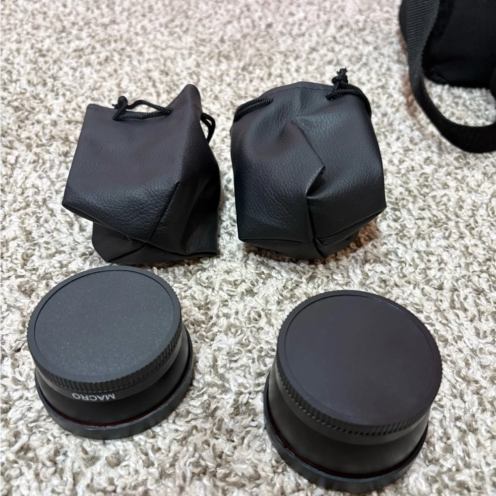 Canon eos d2000 Camera Kit with Accessories